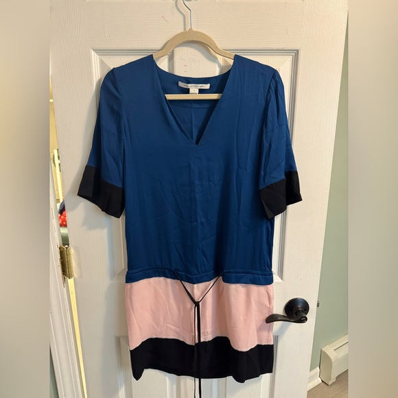 ❤️SALE !Diane Von Furstenberg Silk  Blue and Pink  Midi Dress Sz 2 BEAUTIFUL 🔥 - Picture 1 of 5